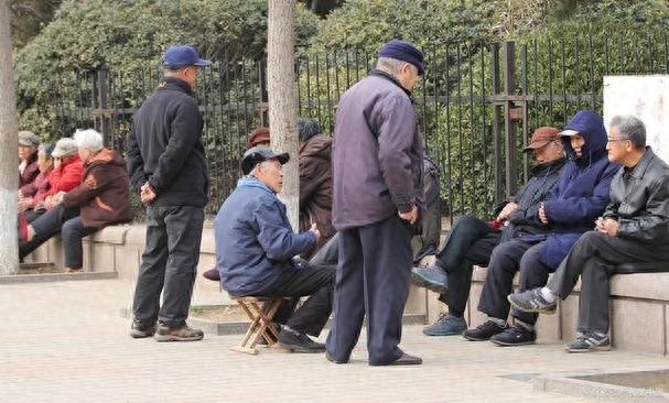 寒冬腊月，老年人：牢记1不洗、2不吃、3不睡、4不做，安稳过冬！
